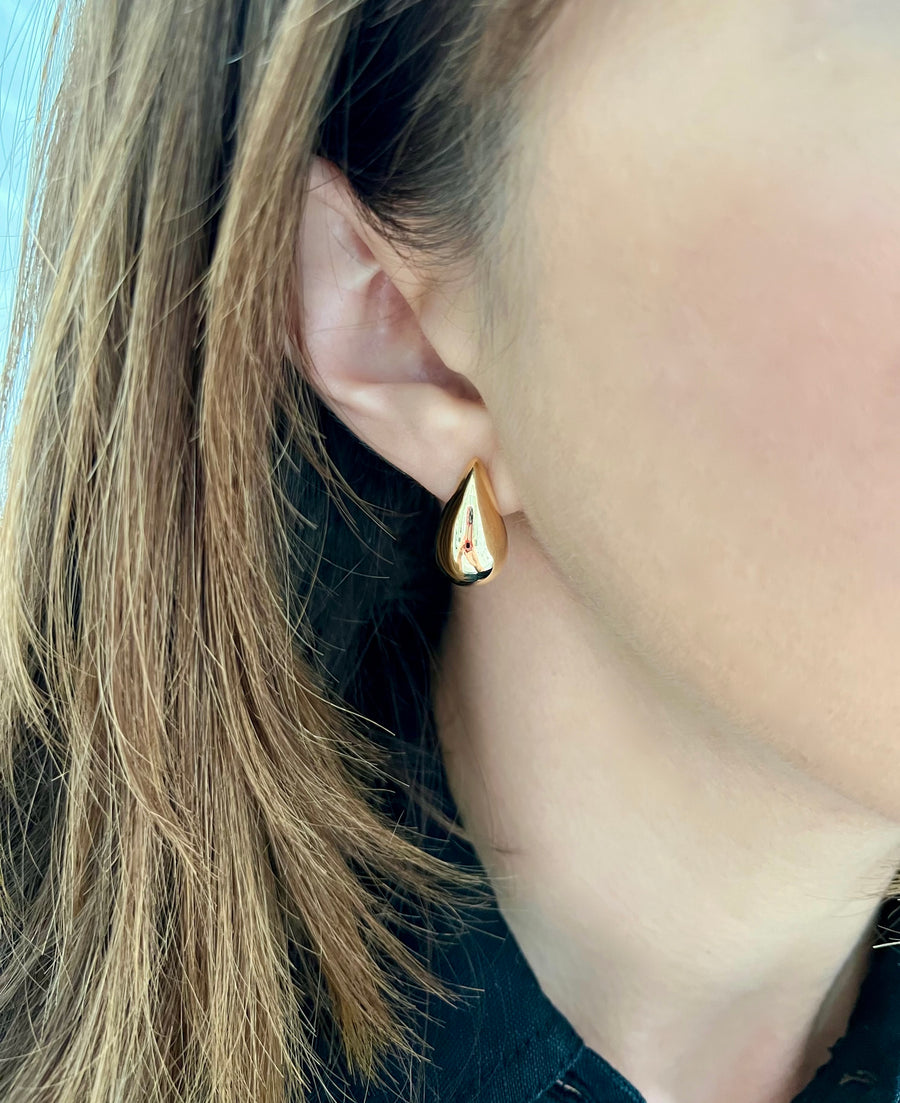 Light as a Teardrop Gold Earrings